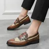 Patentläder män skor glid på mode loafers klassiska italienska casual mens party office bröllopsklänning män 240407