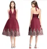 Babyonlinedress في مخزون Glod Lace Burgundy Cocktail Dresses Halter Neck Short Evening HomeComing Dress Dress Orgal Party Prom Downs CP3502825