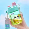 560 ml di bottiglia d'acqua di cartone animato di materiale tritan di alta qualità con cinghia per bambini durevoli BPA Squadre durevoli 240409