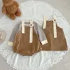 衣類セットかわいい生まれた女の赤ちゃん服韓国スタイルプリンセスキッズストラップフラワーボディスーツサスピードドレスストライプTシャツ3PC秋の服装