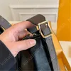 Unisex läder designer axelväska för kvinnor bär svart mens mode crossbody väska på väskor lyxhandväskor gamla blommor liten handväska