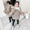 Down Coat Girls gepolsterte Baumwollkleidung 2024 Winterstil Big Boy Kinder Dicke Wolle Wolle Sweater Direkter Verkauf