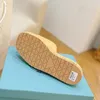 Zachte vulling lederen plat platform schoenen dames slippers piepen teen stro strand muildieren glippen op luie schoenen vrouw