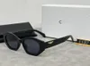Fashion Luxury Designer Sunglasses CL40238 Brand Men and Women Small Squeezed Frame Premium UV 400 Óculos de sol polarizados com caixa