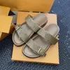 Designer Slippers Men Femmes Sandales Sandals Slides Marque Chaussures décontractées Chaussures de plage épais semelles ajustées en or Boucles d'été Pantoufle