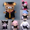 Stagione di laurea Nuova creativa bambola peluche anime bambola cartone animato Bachelor's Bachelor Graduation Doctor Hat Hat Dishing decorazione giocattolo