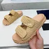 Terlik Yeni Sıcak Satış El dokuması düz renkli kalın dip terlikleri kadın çok yönlü rahat slaytlar yaz plajı tatil ayakkabıları T240409