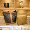 Skórzany projektant torebki sprzedaje nowe torby damskie przy 50% ze zniżką skórzaną torbę wiadra dla damskiej nowa torba Mała i wszechstronna torba na skrzyżowanie dużych torebek