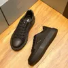 Snygga herrskor triangel logotyp svarta casual skor bekväma skor män designer lyxiga sneakers perfekt passar låg topp mode sneaker