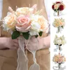 Dekorative Blumen Hochzeit künstliche Rosenstrauß Band Bowknot Grüne Blätter realistischer eleganter Braut gefälschter Blumenparty Vorräte