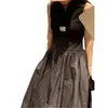 24SS新しい女性セクシーなドレスシャツクルーデザイナードレスデザイナークロップトップタンクドレス高エンド弾性レタープリントAラインセクシーなキャミソールティーロングプリーツドレス