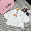 Camisas de blusas para mujeres Diseñador 24 Nuevo versátil y reducción de la edad Carta bordada fresca Camisa de manga corta xgku