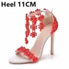 Scarpe eleganti Crystal Queen Women Cint Cint Sandals White Lace Flowers Tassel Parl Super Stiletto Teli Slender Bridal Wedding H240409 C3Uo