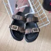 Luxurys Designers Sandales Top Qualité pour les hommes Femmes Strap de mode Flat Cuir en cuir Flip Flip Flips Bottoms Bask Shoes Locs