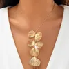 Colliers de pendentif Ingemark Kpop Flower Petal Pendant Collier adapté aux femmes mariée Sexy Snake Long Collier de chaîne de poitrine Bijoux Accessoires NewQ