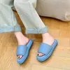 Zachte vulling lederen plat platform schoenen dames slippers piepen teen stro strand muildieren glippen op luie schoenen vrouw