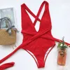 Kvinnors badkläder ett stycke baddräkt sexig röd kvinnor v hals högklippt bandage strandkläder svartlös baddräkt bikinis mujer brasiliansk