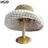 Sommarkvinnor fördubblar bomullslinne Plaid Sun Hat Elegant Big Wide Brim Foldbar Antiuv Beach Floppy Hats Flat Caps Bob240409