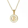 Hollow Titanium Metal 26 English Necklace, Female rostfritt stål Letter Shell Pendant, benbenkedja