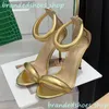 샌들 gianvito rossi sandals 여자 105mm bijoux 패딩 가죽 샌들 100% 실제 가죽 진피 아웃솔 스틸레토 힐 샌들 럭셔리 디자이너 스트랩 힐링 리어