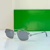 Zonnebrillen Men Luxe bril Vrouw Funky zonnebril Simple European Style Metal Frame Dubbele brug Design Licht en comfortabele Designer Shades Lunette Soleil