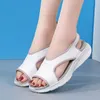 Sandals Femme Summer 2024 Plateforme Femmes Mesh Beach Band élastique Sport Sport Open Toe Corloge Discoloration Soft