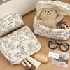 Sac de maquillage en coton floral bleu monteuré coréen Sac de cosmétique à fermeture éclair de trois tailles pour femmes Box Shape Rangement sac à main 240327