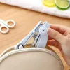 Mini máquina de coser mini kit de máquina de coser portátil portátil kit de dispositivos portátiles resistentes al calor para ropa para principiantes