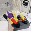 2024 Erken İlkbahar Yeni Küçük Kokulu Ritim Deseni Renkli Geri Deri Bağlantı ve Yükseltilmiş Çok Yönlü Tahta Ayakkabıları