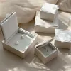 White Satin Jewelry Organizer Box Ring Halsband örhängen Lagring Display Presentförpackning Box Flip High-End Paper Jewelry Box