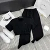 Kvinnor Tvådelt klänningsuppsättningar Designer Kvinnokjol Tidig vår Ny kort axelplatta Topp+Elastisk midja rak bensbyxor Casual Set Luxury Woman Clothing