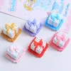 Dekorativa blommor 6st minisimulering presentförpackning Cake Cartoon 3D Harts Macaron Cakes Fake Food Miniatures Desktop Model Ornaments DIY