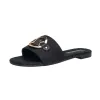 Flipers de sandália de bordados 10a de alta qualidade designer mule logotipo de metal plano lidera deslizantes de verão homens homens praia slides piscina sandale