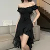 Casual klänningar harajuku y2k gotisk svart klänning kvinnor sexig fyrkantig krage e-tjej lång 2024 spets upp bandage elegant bodycon sommar