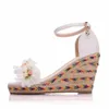 Sandaler Crystal Queen 9cm Peep Toe High Heels White Spets Flower Wedges Platform Tassels Shoes Plus Size H240409 3PJ2