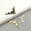 Bracets d'angle en métal 16pcs Menus de couverture de carnet supports d'angle pour image photo bricolage de bac à bois meubles protecteurs décoratifs
