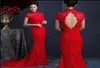 Robes de soirée de sirène en dentelle rouge Robes de fête chinoise Long Silk Slim Cheongsam Robes améliorées Red High Collar Backless Bridal Dre5764077