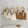 衣類セットかわいい生まれた女の赤ちゃん服韓国スタイルプリンセスキッズストラップフラワーボディスーツサスピードドレスストライプTシャツ3PC秋の服装
