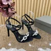 Designer di lusso di alta qualità sandali Donne High Hee HEE Fashion Diamond Diassine Scarpe per abiti decorativi Casual Lacca Cinta Cinta Cinkle Sandalo