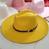 Chapéus de aba larga Chapéus de balde Classic Felt Fedora Hat For Men Mulheres Britânicas Estilo Vintage Hat Gold Belt Acessório Panamá jazz grande chapéu de abanamento outono Inverno Y240409
