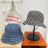 Beretti Cappello larghezza di brim: lavato a peccata di scacchiere in denim piatto top piatto pieghevole pescato a tesa per le donne primaverili ed estivi