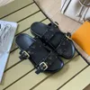 Designer Slippers Men Femmes Sandales Sandals Slides Marque Chaussures décontractées Chaussures de plage épais semelles ajustées en or Boucles d'été Pantoufle