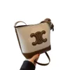 Il designer di borse in pelle vende nuove borse da donna con una borsa a secchio di sconto del 50% inverno nuovo popolare con una spalla nuova borsa versatile versatile sacca da donna a grande capacità