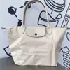 2024 Nya nylon axelväskor Tote Women Casual Dumpling Bag Waterproof Ladies Large Capacity Handväska Mamma shoppingväska strandväskor 10A