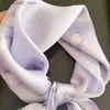 Schals 2023 % echtes Seidenquadratschal Frauen drucken natürliche Kopfköpfe Damen Haare Handgelenk Foulard Spring Bandana Echarpe240409