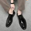 Stivali nuovi uomini bianchi brogue allaccia su posate in pelle di brevetto mocasin casual mocassini oxfords scarpe da spina per feste di matrimonio appartamenti