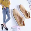 Sandálias Bolsa de sandália feminina com muffin grossa de camurça clara coloração sólida versão coreana fivela casual sapatos de tamanho grande zapatos