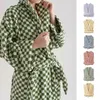 Asciugamano unisex retrò a scacchiera da cucia di cotone da cammino da donna casual vetta per sonno morbido kimono da bagno caldo cappotto