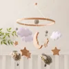 Baby Wood Bed Bell Rattle Toys Född mjuk filtmolnstjärna Moon Sheep Crib Mobiler Hängande leksak Infant Boy Girls 240409