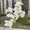 Dekoratif çiçekler yapay kiraz çiçekleri düğün kemeri süslemek sahte çiçek ipek ortanca beyaz şube ev dekor